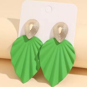 🍃🍃🍃3 for 12🍃🍃🍃Leaf Shaped Earrings